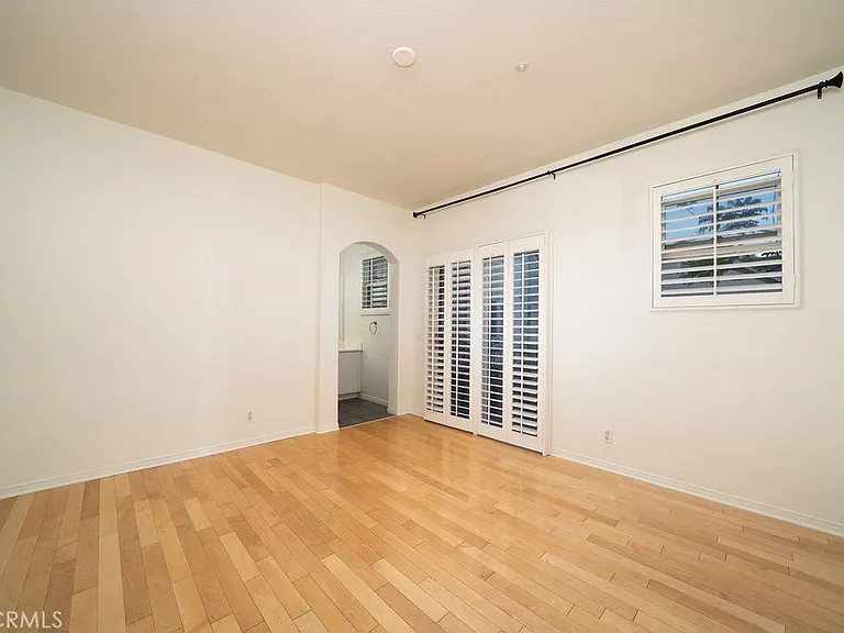 30 Burlingame — Photo 14