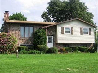 817 John Ave, Scottdale, PA 15683