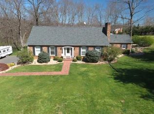 582 Walnut Hills Rd, Staunton, VA 24401