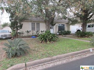 1510 N Ave E, Shiner, TX 77984