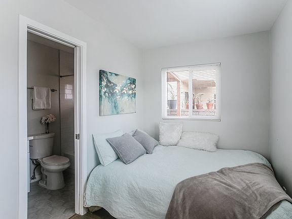 2nd image of 4205 Noyes St #15