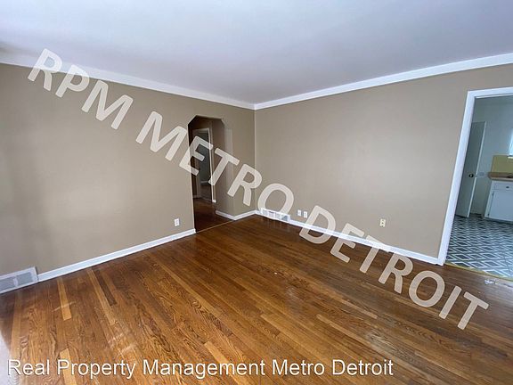 3rd image of 19435 Woodmont St