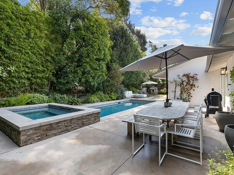 3286 Mandeville Canyon Rd — Photo 28