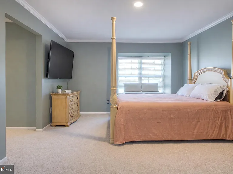 708 Kings Croft — Photo 21