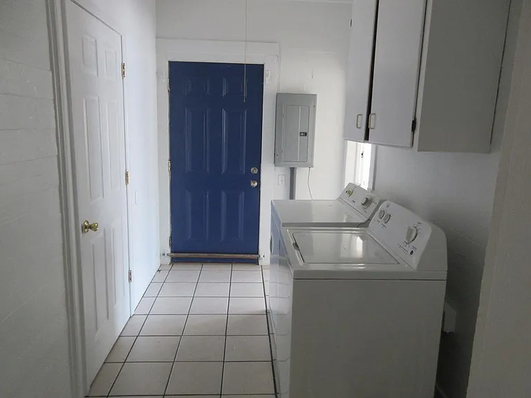 121 W Orange St — Photo 12