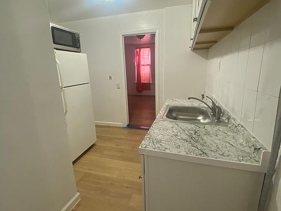 4th image of 149 N High St #1S