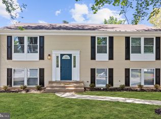 2592 Viking Dr, Herndon, VA 20171