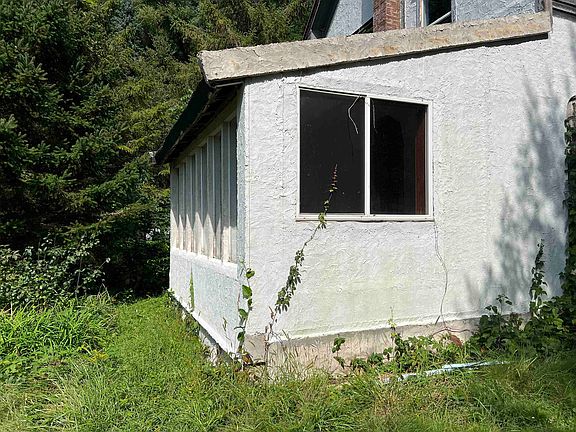 5th image of 4033 High Point Rd