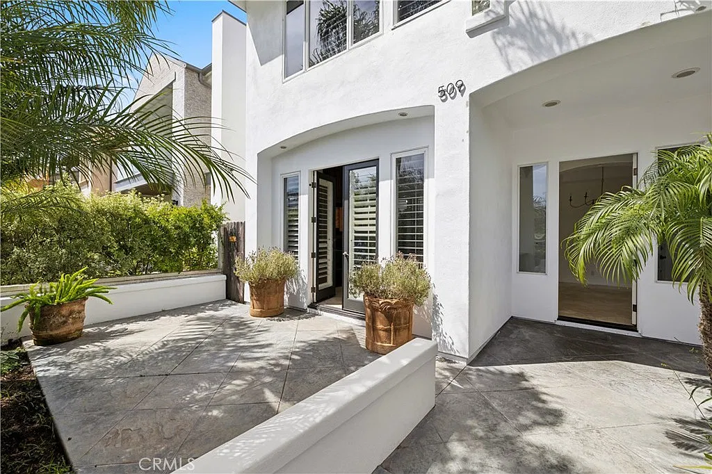 3 bed, 2.5 bath, 1655 sqft, $7,400 — Photo 2
