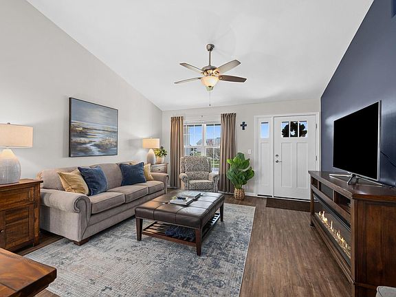 2nd image of 1556 Parkview Ln