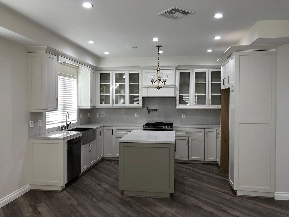 1st image of 223 W Linden Ave #101