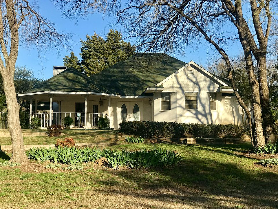 1st image of 305 Woodcreek Dr
