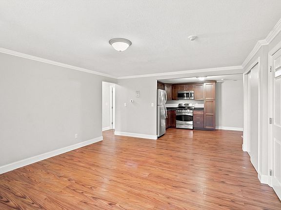 3rd image of 13 Cross St APT 11