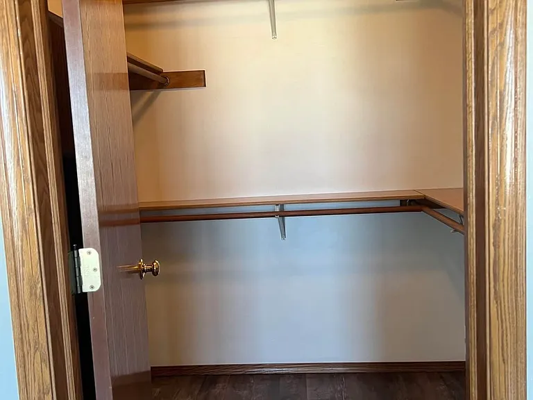 510 E Glenbrook Dr — Photo 6