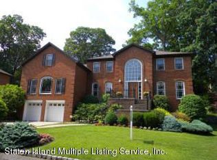 45 Griswold Ct, Staten Island, NY 10301