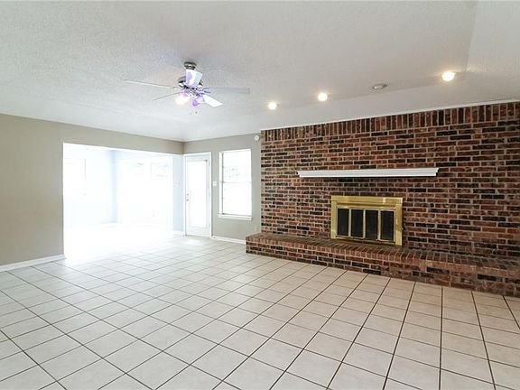 3rd image of 1911 Roosevelt Dr