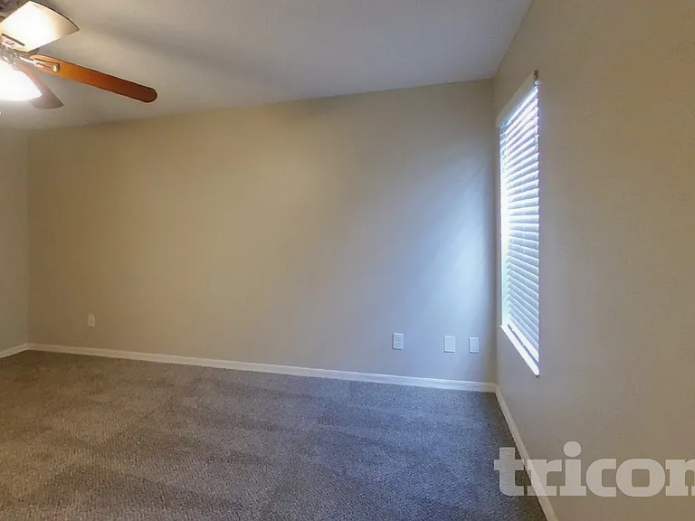 1627 Chatham Cir — Photo 7