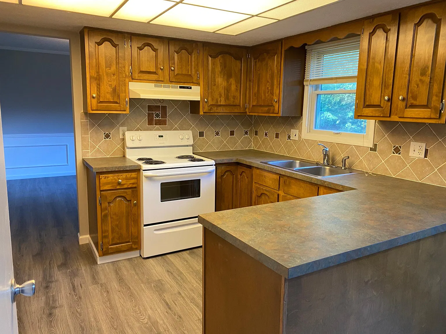 3 bed, 2.5 bath, 2052 sqft, $2,799 — Photo 4