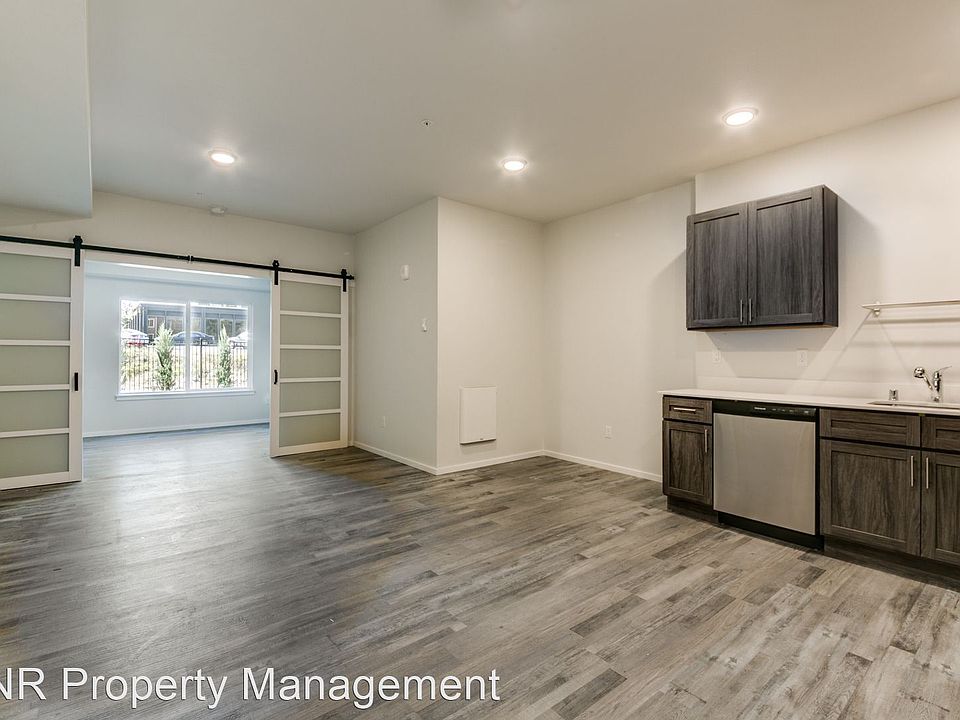 1st image of 2530 S 42nd St #306