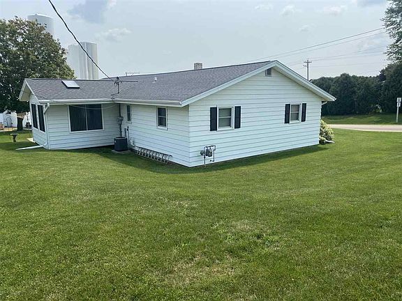 3rd image of 302 Platteville Ave