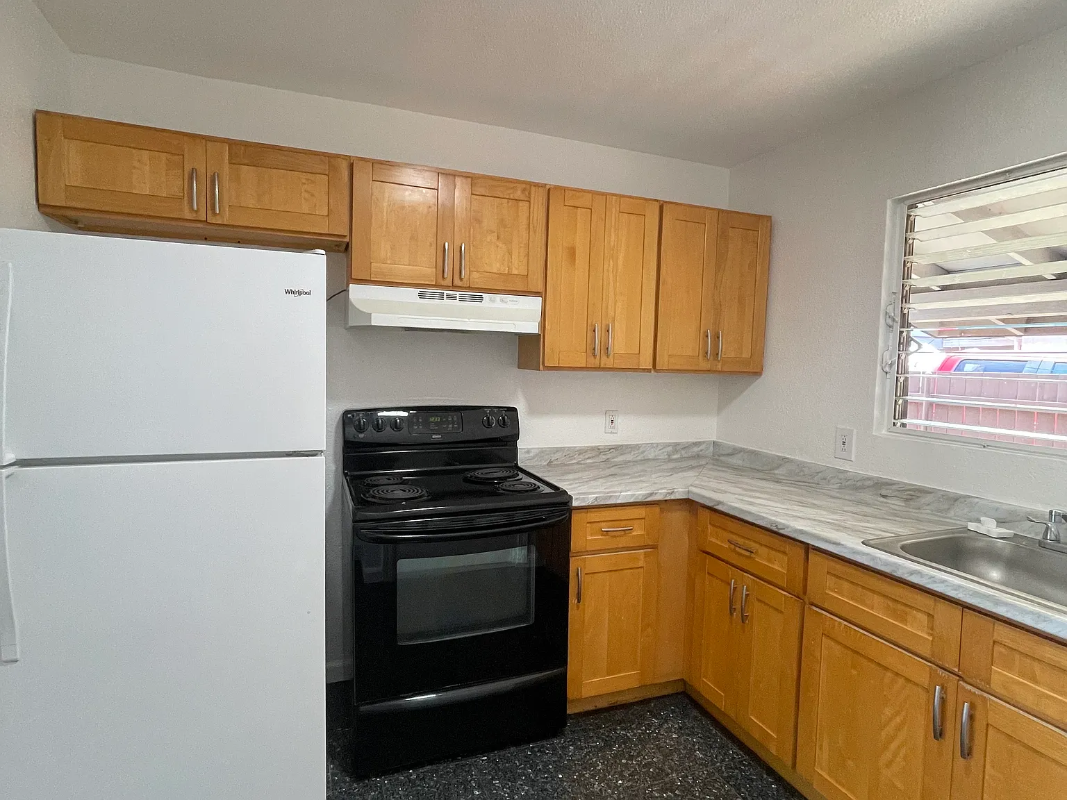 3 bed, 920 sqft, $2,750 — Photo 2
