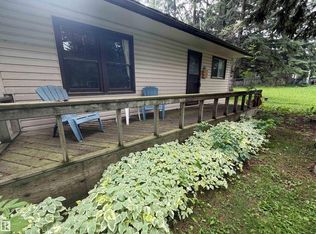 515 5th St, Norris Beach, AB T0C2V0