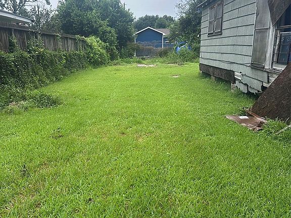 4th image of 3615 Crandon St