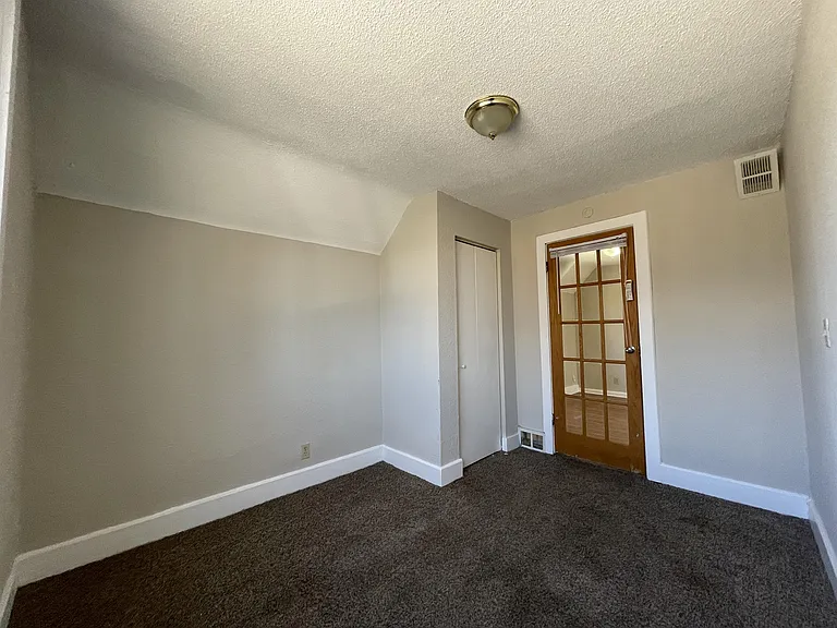 2113 5th St NE #2 — Photo 8