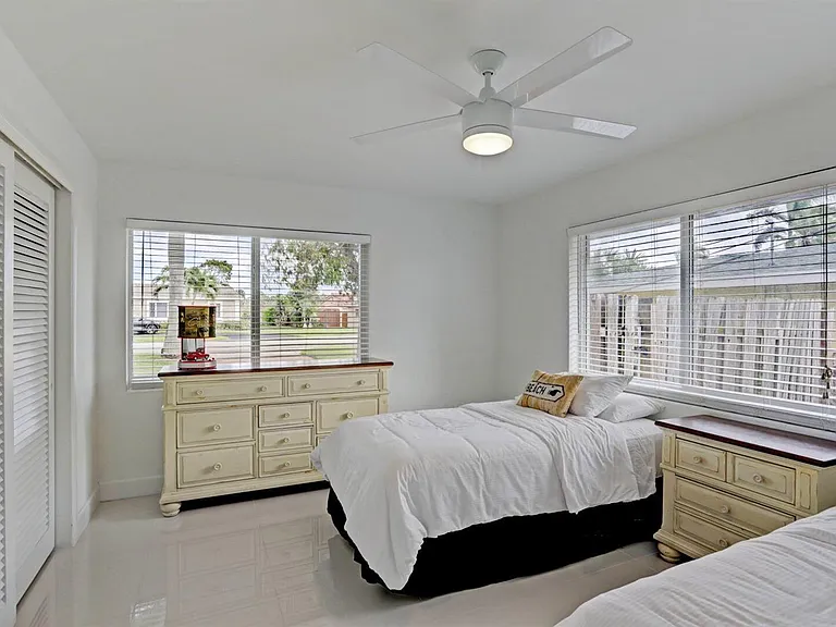 7115 Venetian Way — Photo 17