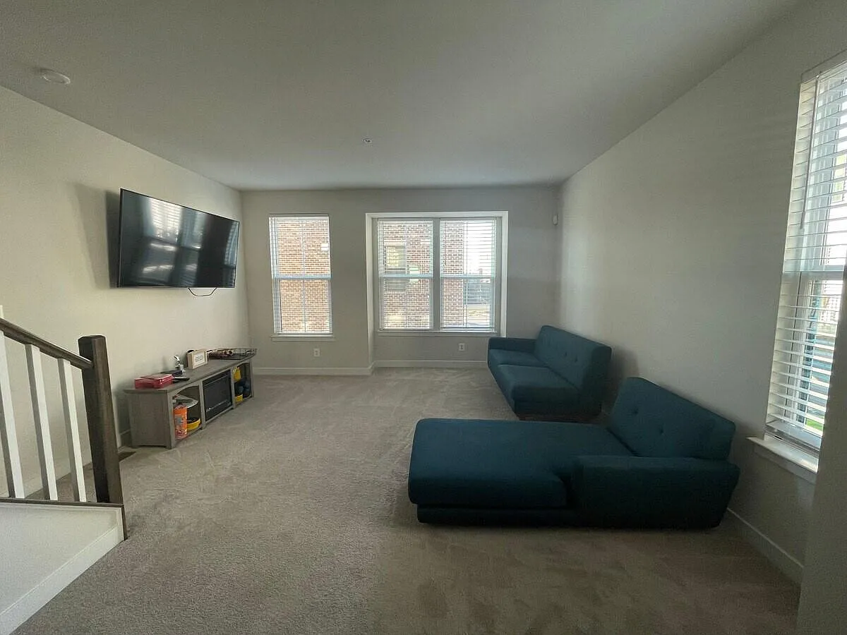 2818 Arts Vista Blvd — Photo 3