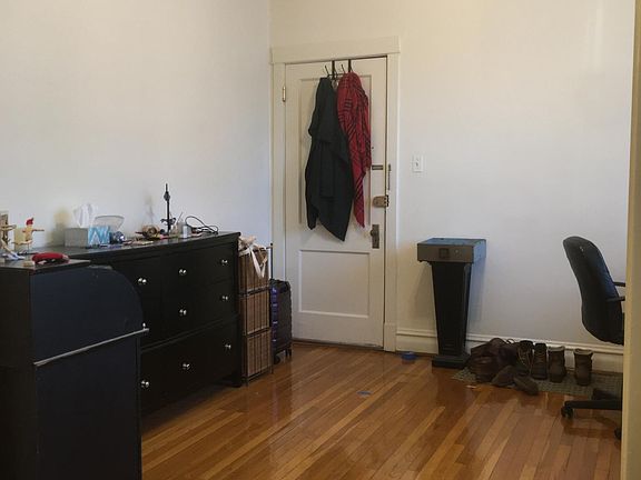 4th image of 5220 N Wolcott Ave #1
