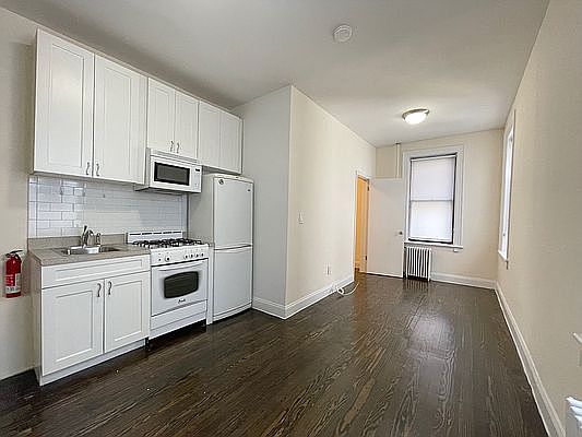 1st image of 195 Bleecker St #10