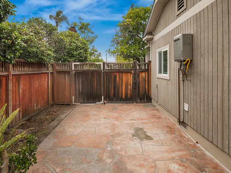 3925 Hawk St — Photo 39