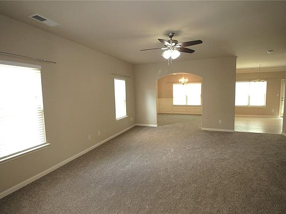 4th image of 1317 Castleberry Dr