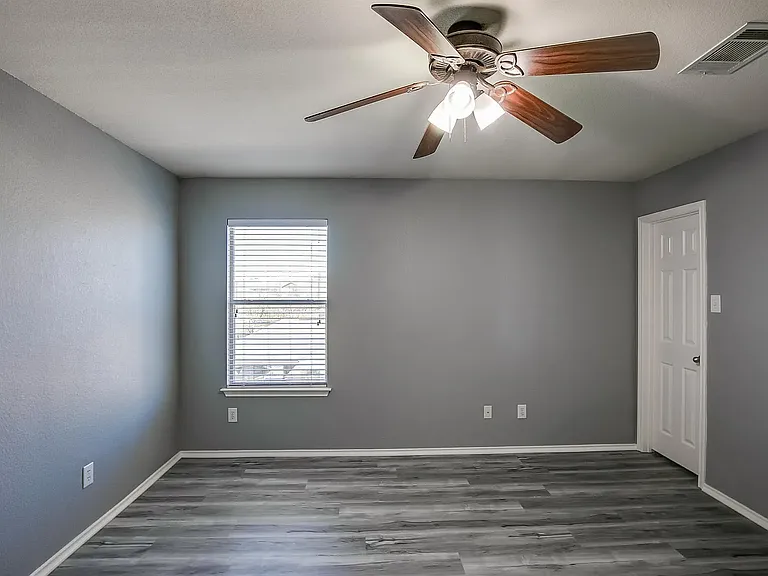 1110 Concan Dr — Photo 24