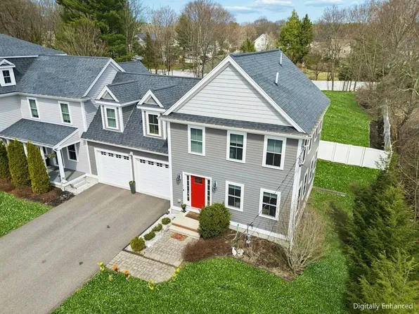 82 Pleasant St #82, Medfield, MA 02052