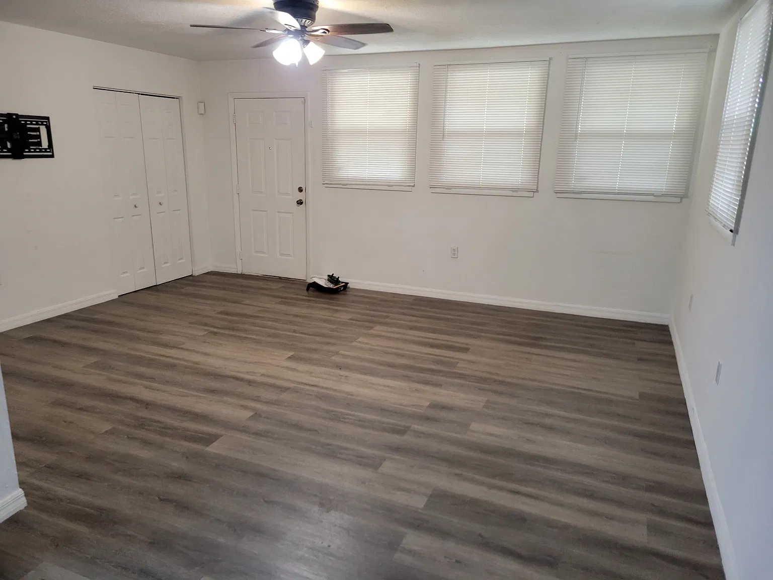 3 bed, 1215 sqft, $2,200 — Photo 1