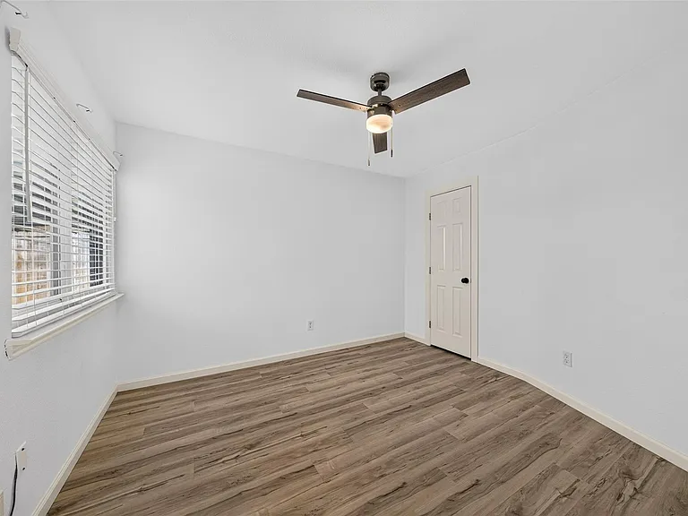 17006 Enchanted Cir E — Photo 17