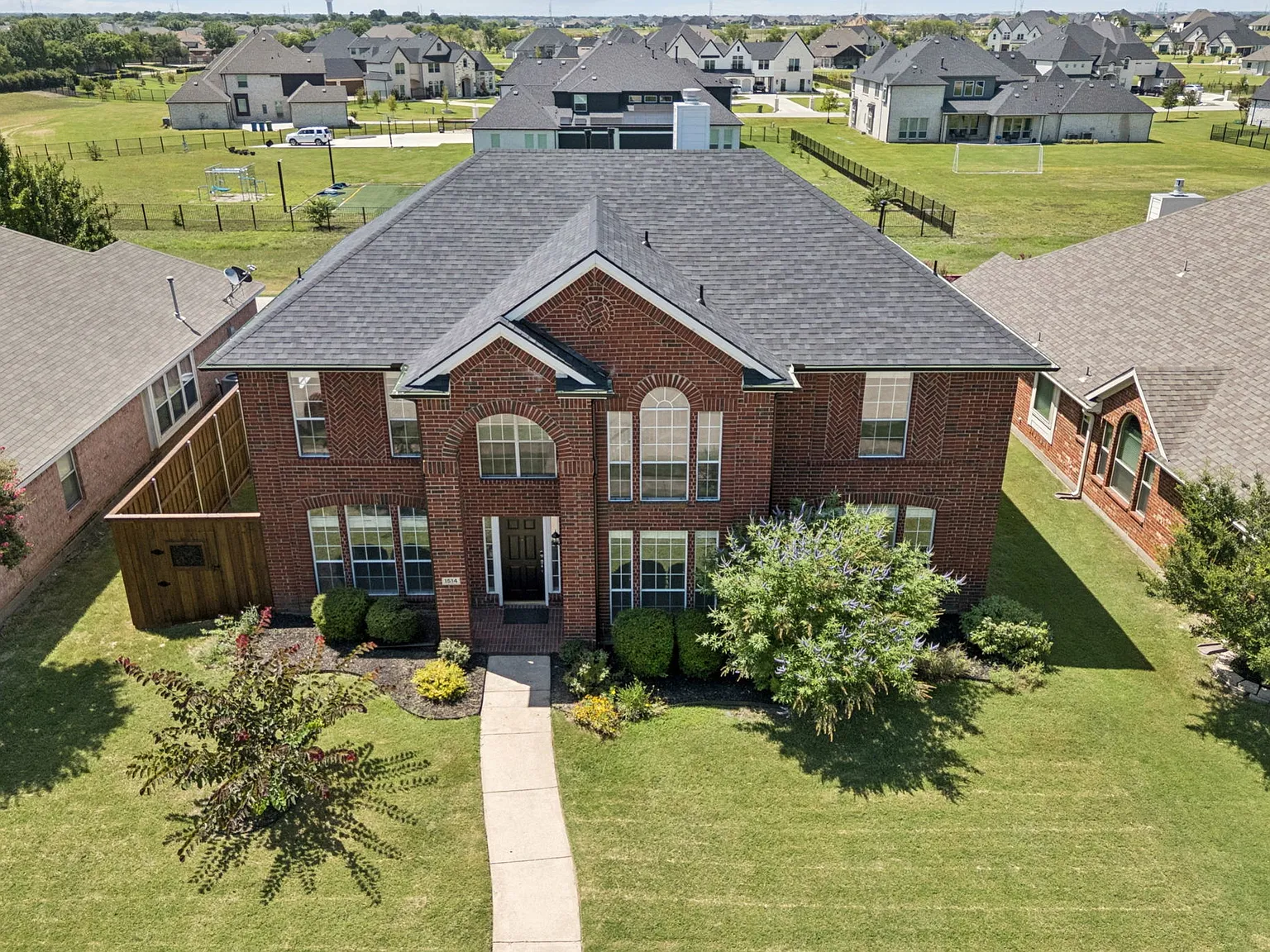 5 bed, 2.5 bath, 2986 sqft, $3,500 — Photo 2