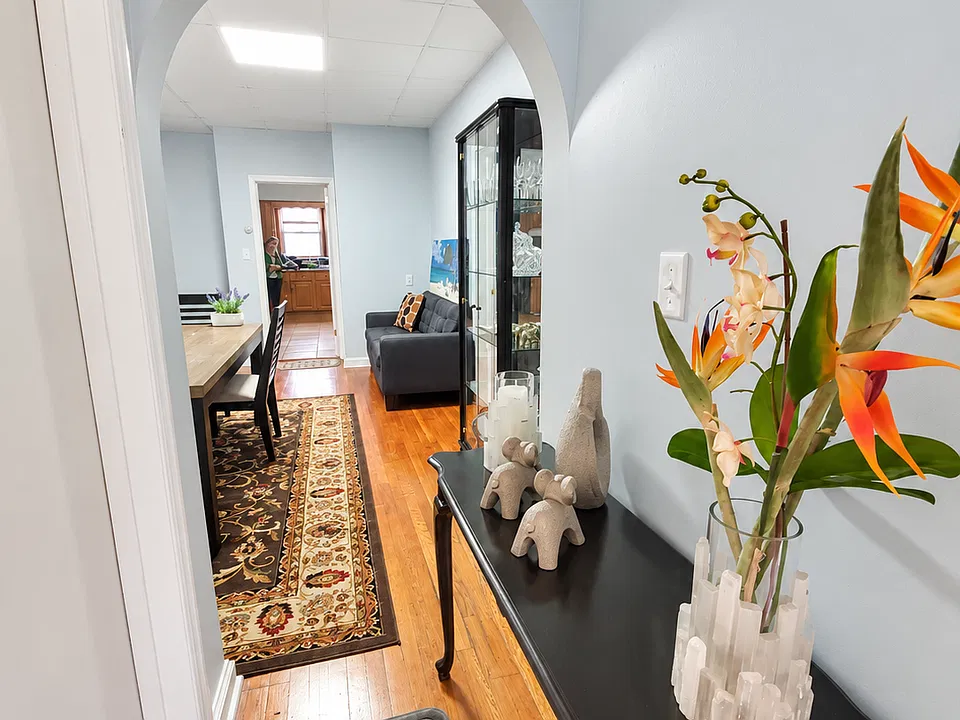 48 Kossuth St #1