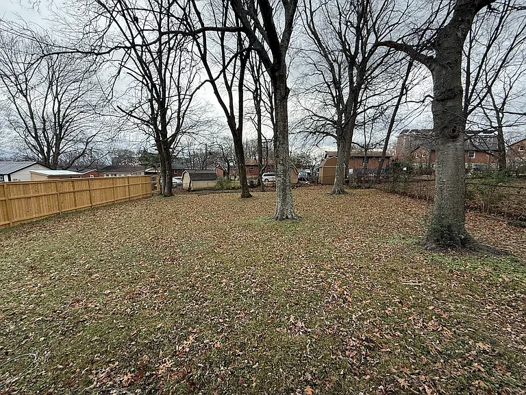 556 Singer Dr — Photo 10