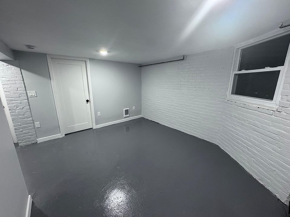 2nd image of 81 Bostwick Ave #Lowerg1
