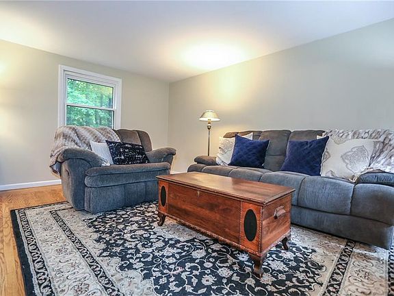 4th image of 636 Harriswood Dr