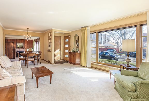 2nd image of 4020 W Rosemont Ave