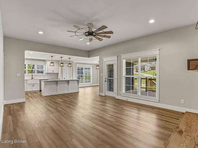 19 Clubhouse Ct — Photo 9
