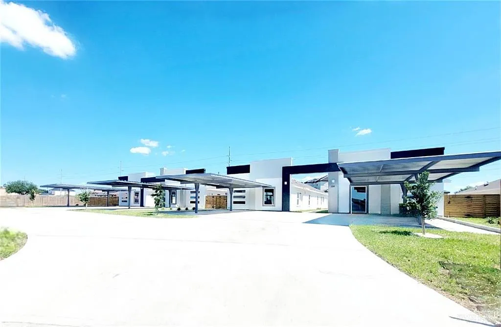 Building Photo - 2201 S Pamplona St #4