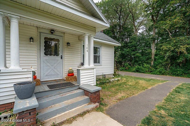 2nd image of 144 West Glenville Road