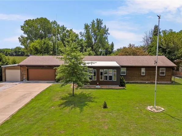 12086 Mike Rd, Lexington, MO 64067