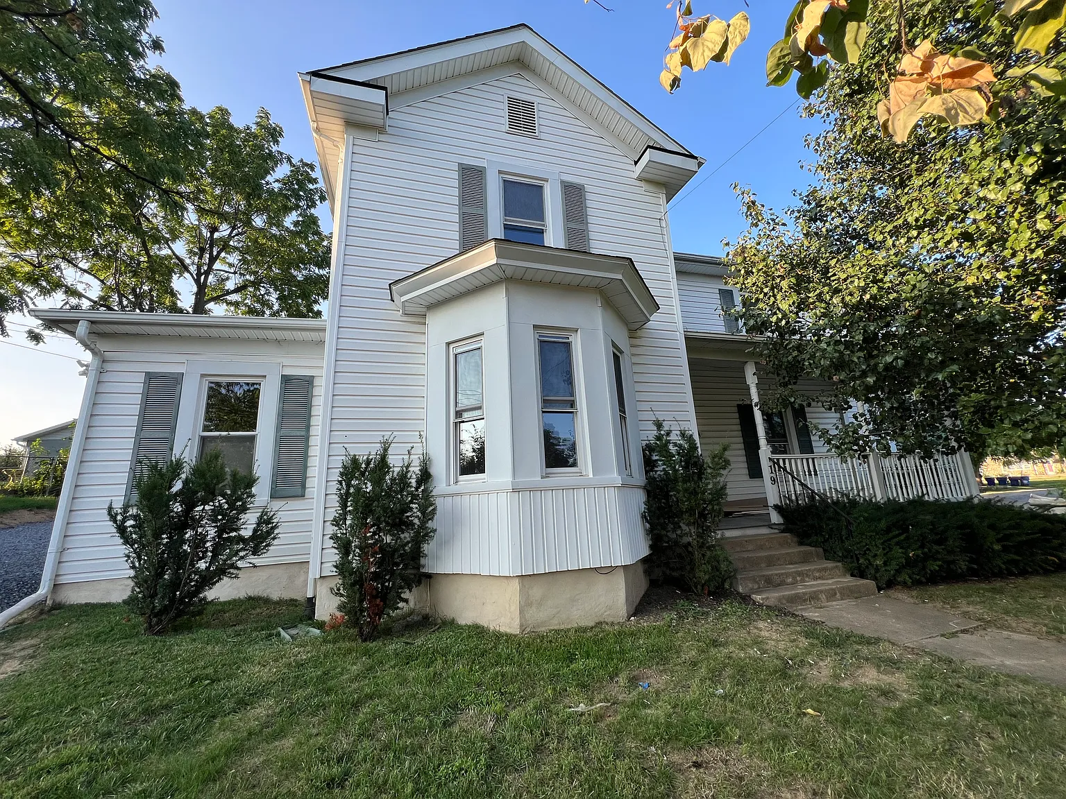 3 bed, 1228 sqft, $2,095 — Photo 2