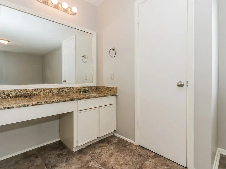 11923 Yeatmah Ln — Photo 13